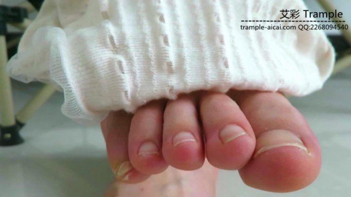 瑶主裸足+棉船袜的诱惑！