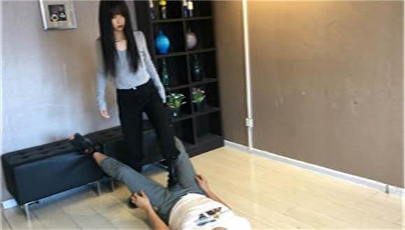 女子更衣室教训色狼