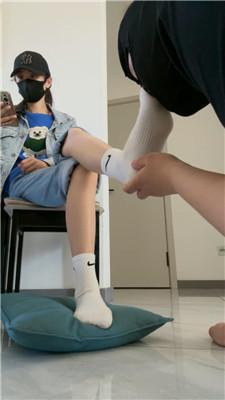 【美娜格格】运动后超臭原味白袜辱 JS250429-5