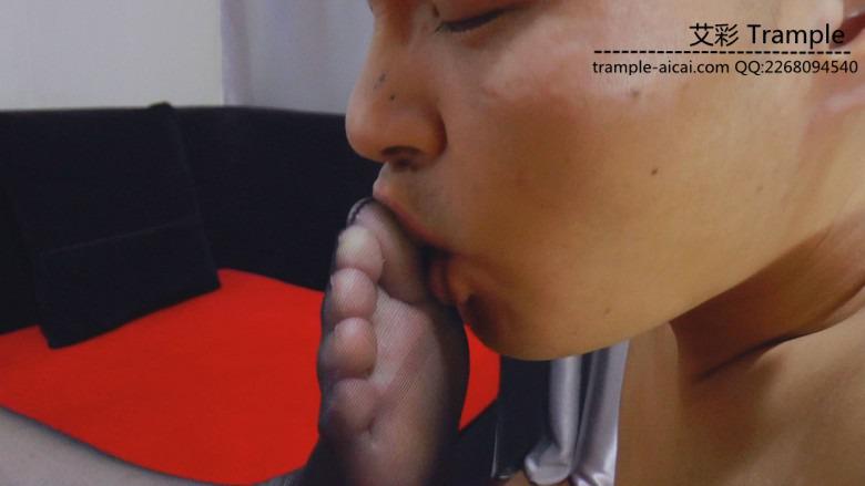 白领玥婷黑丝羞辱贱狗