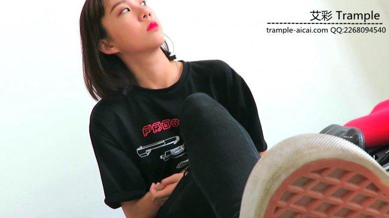 第一视角00后天使女主谩骂贱狗无能展示鞋子！