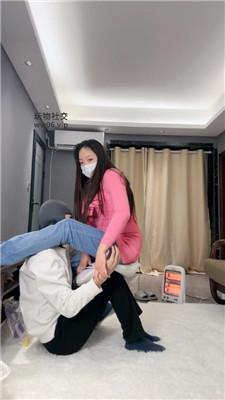 【猴歌】骑马胯下辱-牛仔裤坐脸窒息 JS250208-27