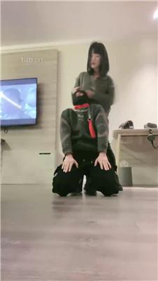 【颜值S】给狗子立规矩–耳光/鞭打/踢踹口水