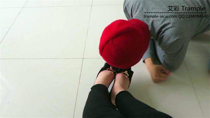 瑶主回归！黑高跟裸足调戏虐踩贱狗！