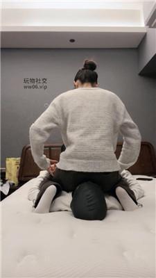 【伊未】坐脸窒息-白袜脚踩虐 bf50393