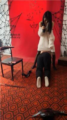 【织羊】精神小妹胯下辱-鞭打/高跟黑丝踩虐 bf49116