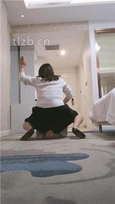 【嗯哼】高跟裸足恋足舔/胯下辱/骑狗背