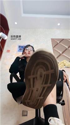 【啊晴】暴汗过后的黑棉袜调教    250224-1