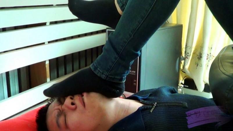 黑冰女王黑色棉袜脚踏人面脚垫