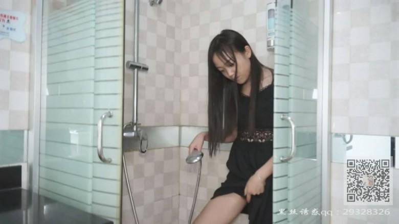 佳佳学生主的踩踏食物裸足喂奴