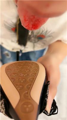 【夸梨】继母狗舔脏鞋 JS250331-14