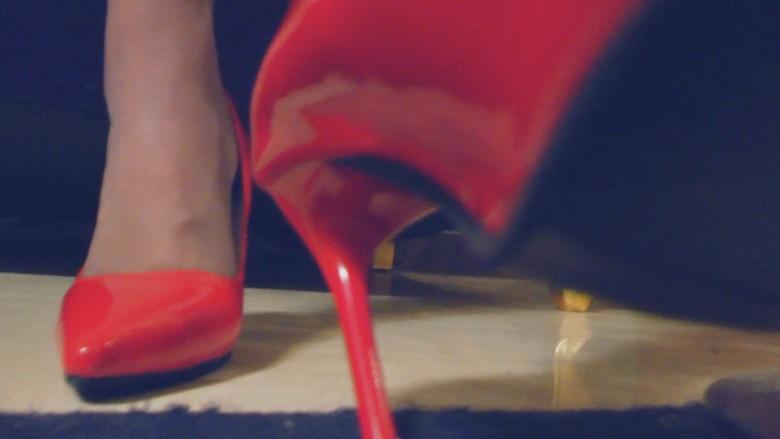 馨雨第一人称灰丝美腿红高跟