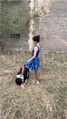 【煎饼狗子】户外踢踹虐打跟踪狂 bf52835