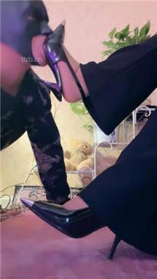 【傲雪】清理脏鞋底/近距离恋足舔