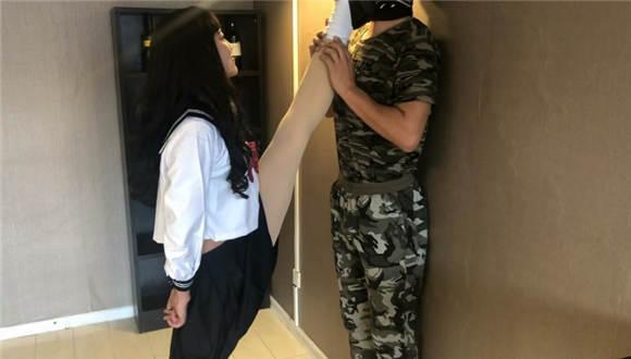 长腿女神的羞辱