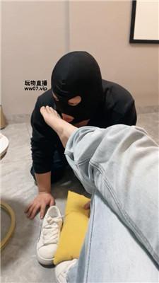 【小凤梨】牛仔裤坐脸-舔小白鞋白袜 JS250331-43