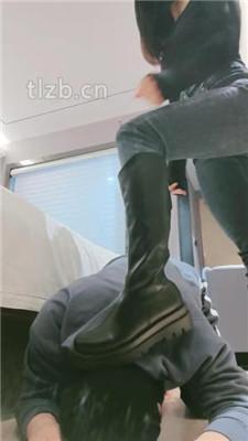 【妮蔻】长靴踩狗头/人肉座椅/踩踏/舔脏鞋底/闻鞋闻白袜