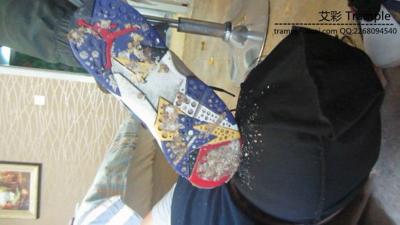 篮球长腿美女aj脏篮球鞋踩踏喂食语言羞辱 篮球长腿美女aj脏篮球鞋踩踏喂食语言羞辱