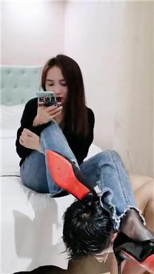 【阿雅】牛仔裤女神-头顶高跟羞辱 JS250428-13