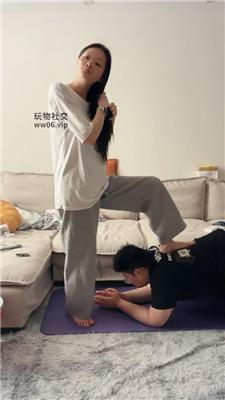 【埋汰】美足踩虐废物家奴 JS250217-8