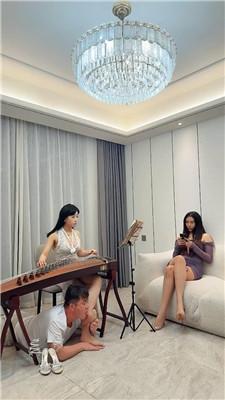 【琴月】素人闺蜜观战-古筝美女脚下奴 JS250429-13