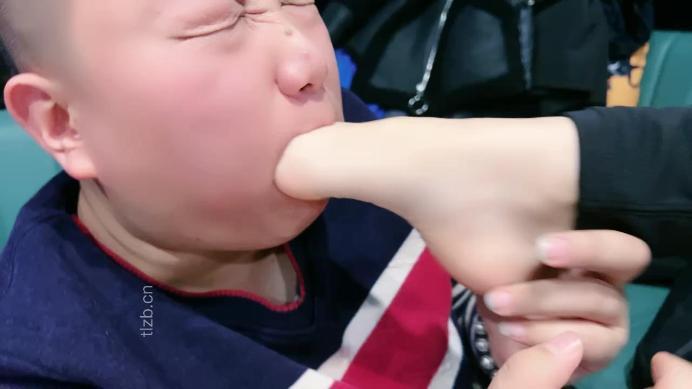 【梓S】KTV-群调S玩虐老板/骑脖/踩踏【完整版】