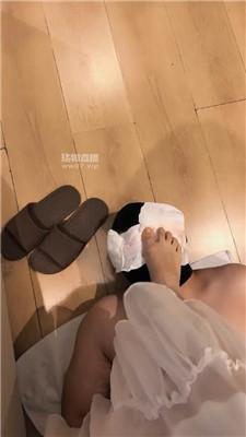 【女同情侣】跪舔卫生巾专场 JS250525-6