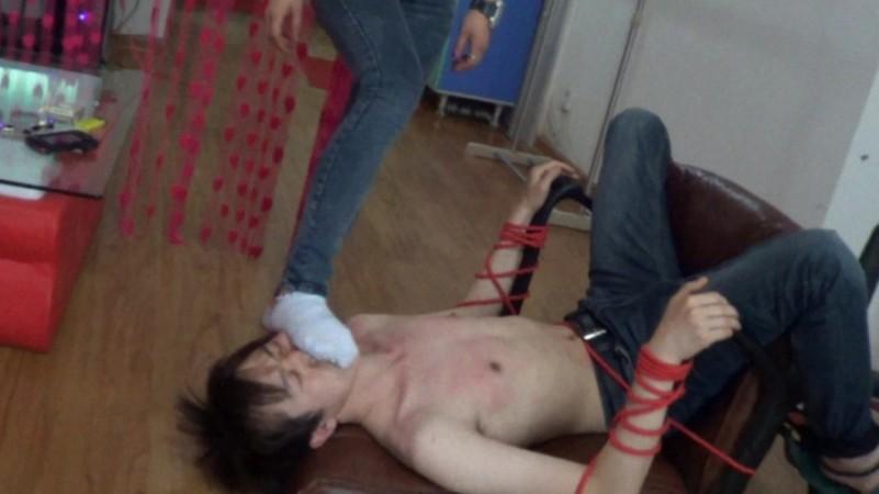 黑冰 超狠踢裆 踢废尾行淫贼