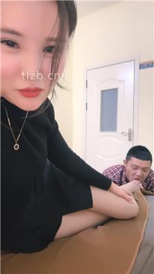 【孤傲女帝】闻舔白袜脚/袜子塞嘴/全体重踩踏/脚插嘴