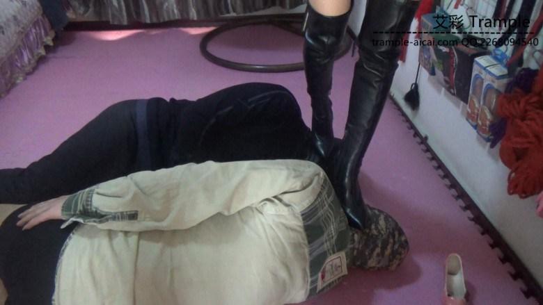 超清傲柔多奴跪拜踩踏调教