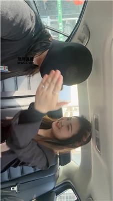 【素人挖掘机】素人S-车内皮鞋白船袜羞辱 JS250418-4