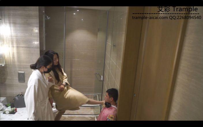 南一歆凝浴室训奴