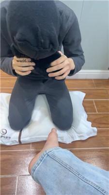 【小凤梨】转胯狗爬/恋足狂舔/牛仔裤坐脸 JS250110-6