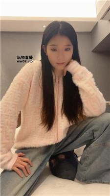 【伊未】牵狗链白袜脚踩虐 bf51345