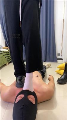 【艾黎】全体重踩踏-虐乳-裸足深喉 bf50434