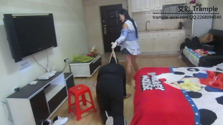 美女丝袜AJ11踩踏耳光遛狗语言羞辱