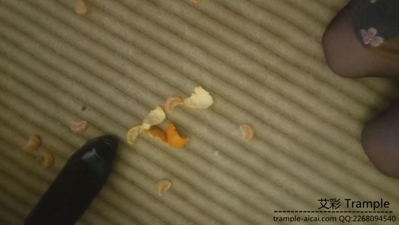 洗浴店黑丝女技师的暴力调教