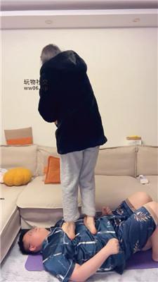 【埋汰】玉足跳踩/脚丫恋足狂舔 JS250111-1