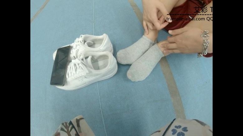 偷拍舔篮球妹臭袜