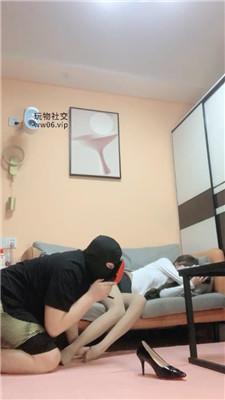 【鹿可】偷舔熟睡主人的丝袜jio bf49031