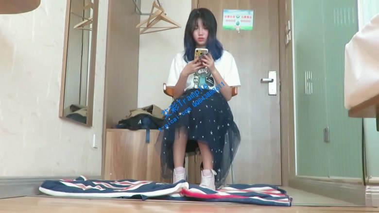 【00后A女主】跪舔美女主帆布鞋底闻臭脚棉袜裸足！