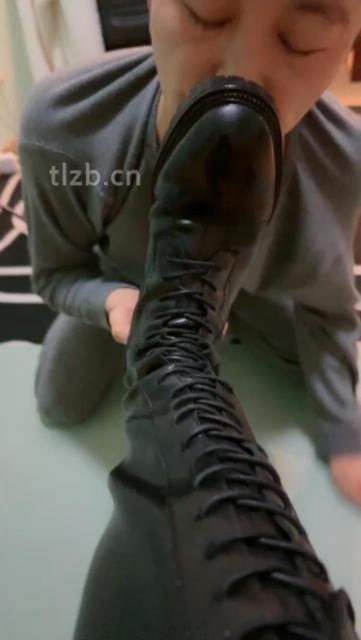 【柒柒学姐】高跟踩狗舌/舔长靴脏鞋底/踩踏碾压