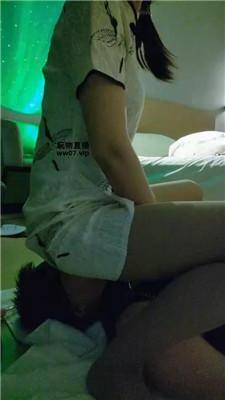 【初衷】肉丝脚狂舔-呼吸控制 JS250413-7