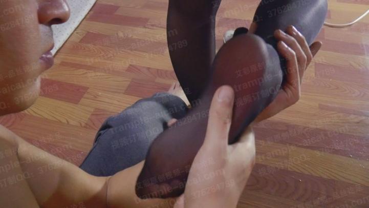 舔脚 挠脚心 单腿站立