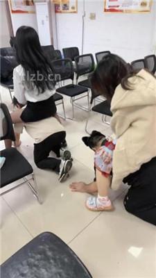 【尤物大大】会议室多素人S群调-骑马/舔脏鞋臭脚/转胯踩踏