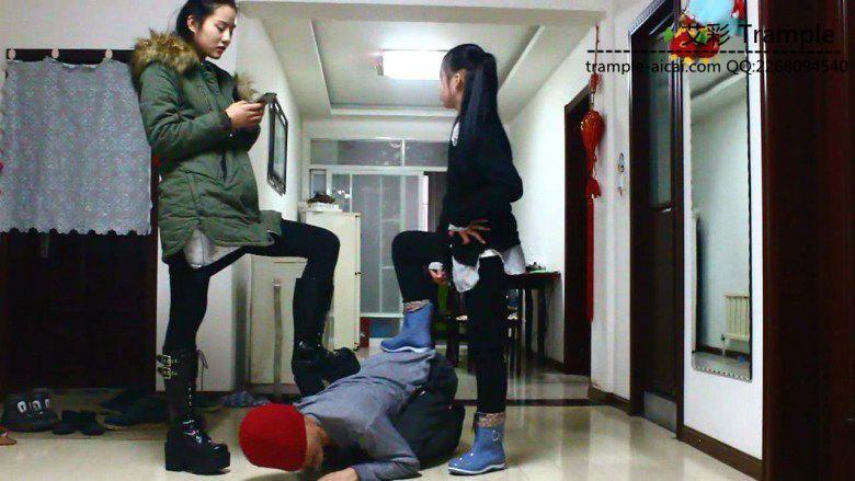 12侑主,媛媛女主出演!前后踢裆暴打抢劫犯! 12侑主,媛媛女主出演!前后踢裆暴打抢劫犯!