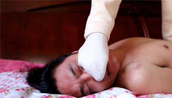 【奕潇】原味白袜踩踏 强迫闻袜子