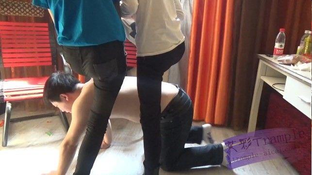 皮皮带新人踩踏