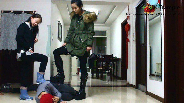 12侑主,媛媛女主出演!前后踢裆暴打抢劫犯! 12侑主,媛媛女主出演!前后踢裆暴打抢劫犯!