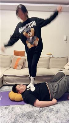 【埋汰】健身超臭白袜踩教练【上】 bf49808